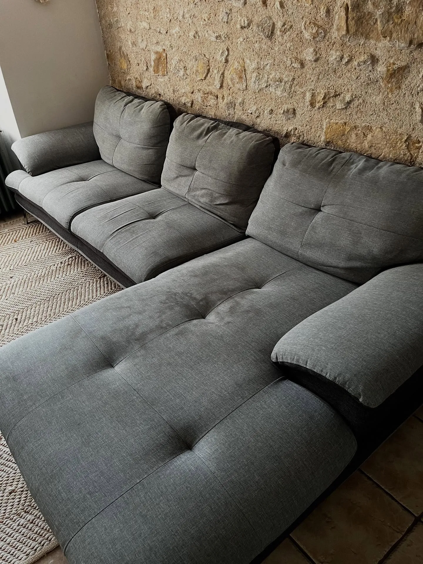 Nettoyage canapé gris - Avant